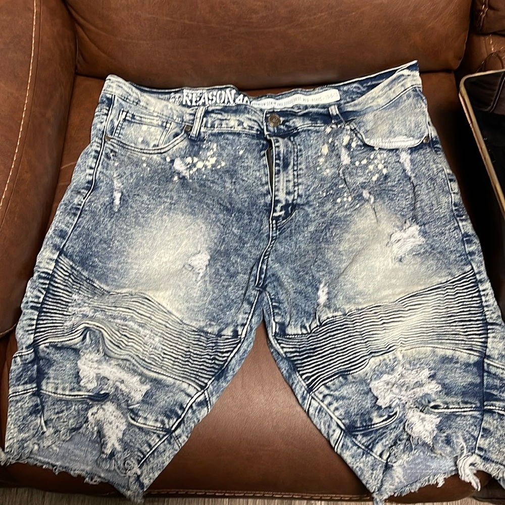 Men’s distressed denim shorts